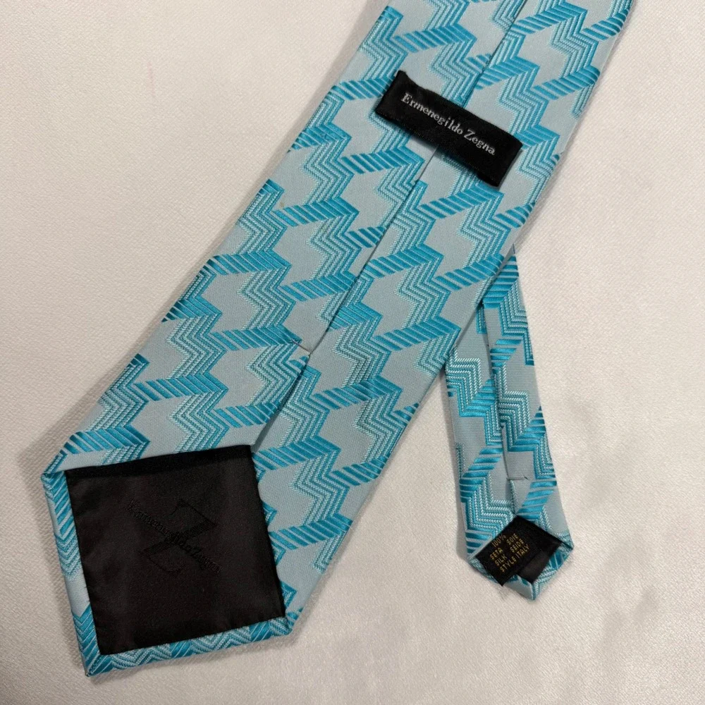 Ermenegildo Zegna Silk Necktie Light Blue Turquoise Zig Zag Geometric Italy 60